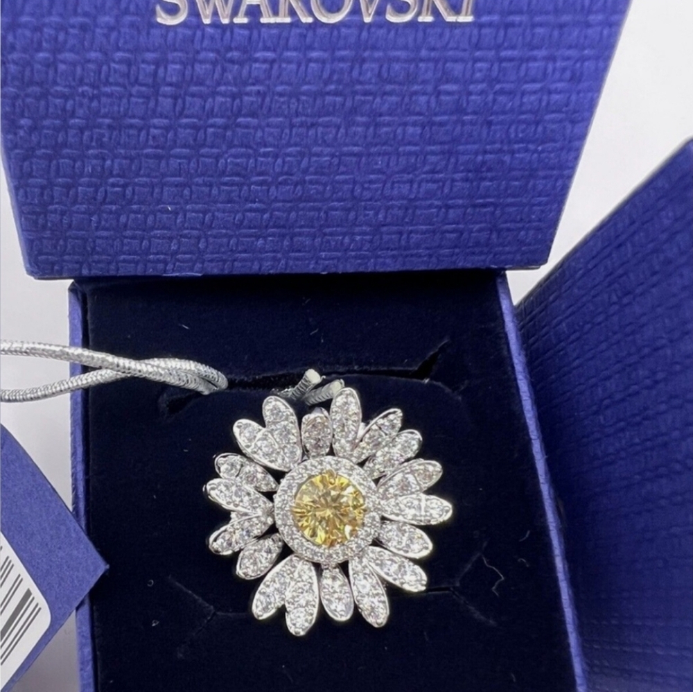 Authentic Swarovski Ring - Picture 10 of 11
